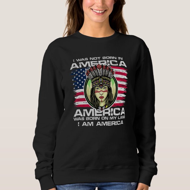 Sweatshirt Le Drapeau Américain Amérindien En Danger Est Né (Devant)