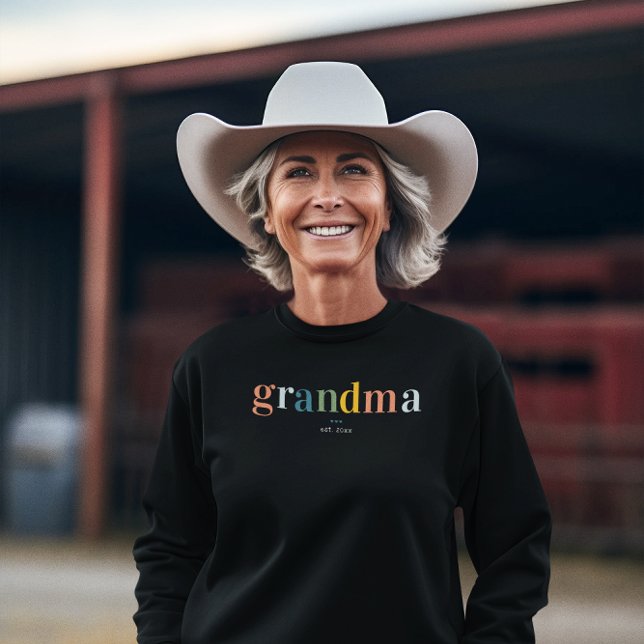 Sweatshirt Lettres Arc-en-ciel Grand-mère | Établie (Créateur téléchargé)
