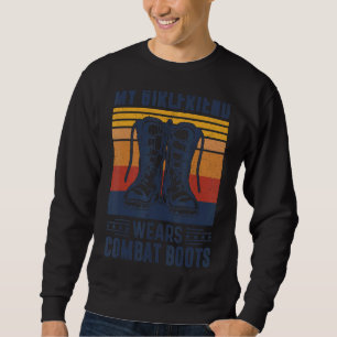 Sweatshirt Ma copine Porte Des Bottes De Combat Style Rétro