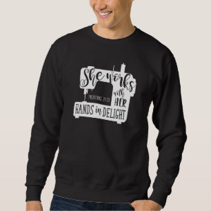 Sweatshirt Machine À Coudre Elle Travaille Avec Ses Mains Dan