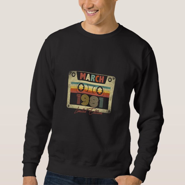 Sweatshirt March 1981 Retro Cassette Tape 42nd B day 42 Year  (Devant)