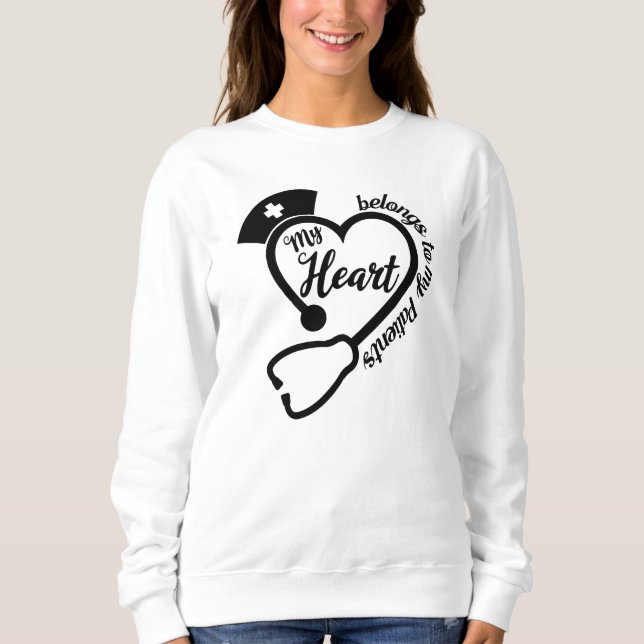 Sweatshirt mignon infirmière coeur mot art (Devant)