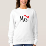 Sweatshirt Mme Shirt minimaliste - Femmes inspirées par l’amo<br><div class="desc">Montrez votre statut "Mme" avec style avec cet adorable t-shirt avec un script noir audacieux et deux coeurs rouges. Que vous soyez marié(e), marié(e) ou fièrement pris(e), ce tee ajoute du charme à toute tenue. Idéal pour l'usure décontractée, les voyages en lune de miel, les douches nuptiales, ou comme un...</div>