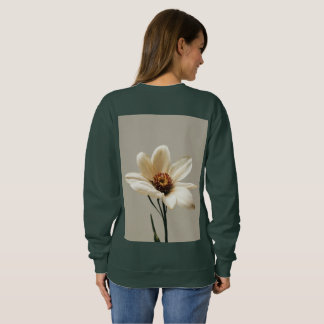 Sweatshirt modèle à cheveux blancs