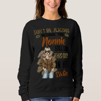 Sweatshirt Ne sois pas jaloux parce que cette Nonnie regarde 