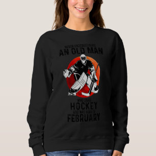 Sweatshirt Ne Sous-Estimez Jamais Un Vieux Février Qui Aime