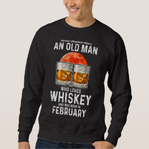 Sweatshirt Ne Sous-Estimez Jamais Un Vieux Homme Qui Aime Le 