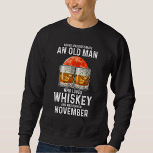 Sweatshirt Ne Sous-Estimez Jamais Un Vieux Homme Qui Aime Le 