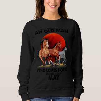 Sweatshirt Ne Sous-Estimez Jamais Un Vieux Homme Qui Aime Les