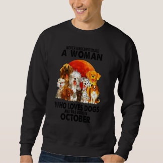 Sweatshirt Ne Sous-Estimez Jamais Une Vieille Dame Qui Aime L