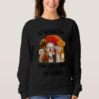 Sweatshirt Ne Sous-Estimez Jamais Une Vieille Dame Qui Aime L