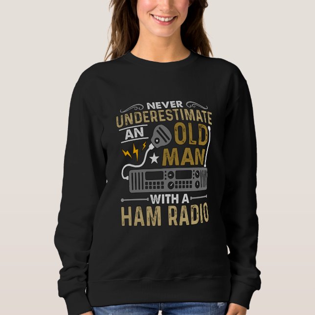 Sweatshirt Never Underestimate An Old Amateur Radio Operator  (Devant)