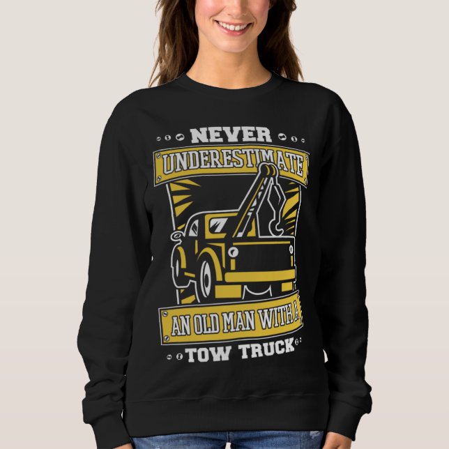 Sweatshirt Never Underestimate An Old Man With Tow Truck Tow  (Devant)