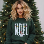 Sweatshirt Noel Citation Christmas Snowman White Typographie<br><div class="desc">Ce design à thème de Noël présente "Noel" en lettres blanches hautes avec lumières de Noël,  et un mignon bonhomme de neige.</div>