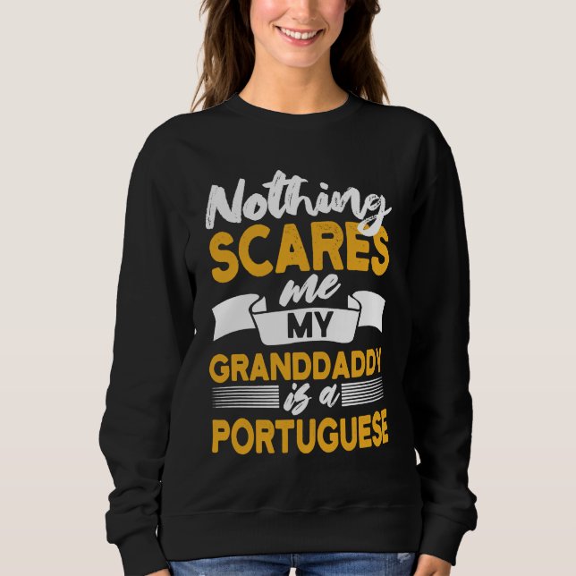 Sweatshirt Nothing Scares Me My Granddaddy Is Portuguese  Por (Devant)