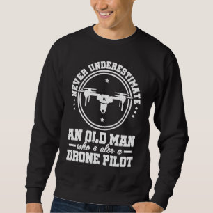 Sweatshirt N'underestimez jamais un vieil homme qui est égale