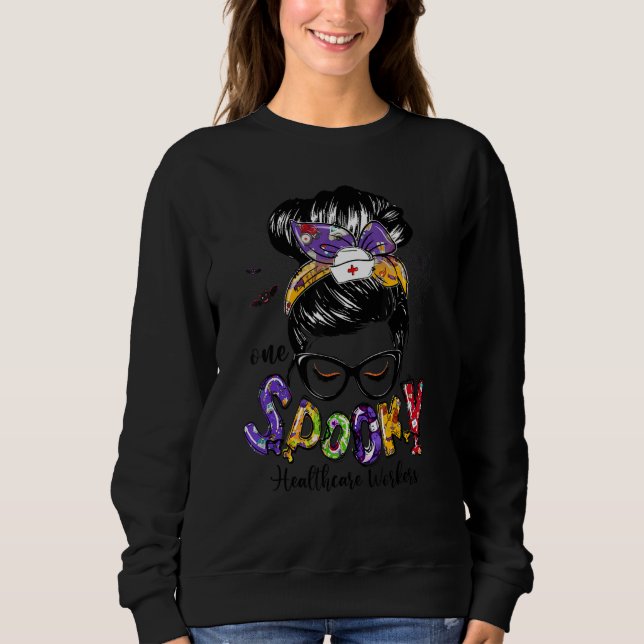 Sweatshirt One Spooky Healthcare Worker Messy Bun Women (Devant)