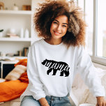 Sweatshirt Ours noir et blanc<br><div class="desc">Vêtements imprimés sur mesure avec graphisme tendance Mama Bear. Visitez notre magasin pour trouver le design correspondant à Baby Bear. Utilisez les outils de conception pour personnaliser le design avec vos propres couleurs, texte et images. Vous aurez le choix entre un large éventail de t-shirts pour femmes et enfants, de...</div>