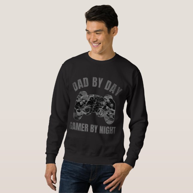 SWEATSHIRT PAPA LE JOUR JOUEUR LA NUIT (Devant entier)