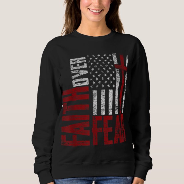 Sweatshirt Patriotique dévot USA Drapeau Croix foi sur la peu (Devant)