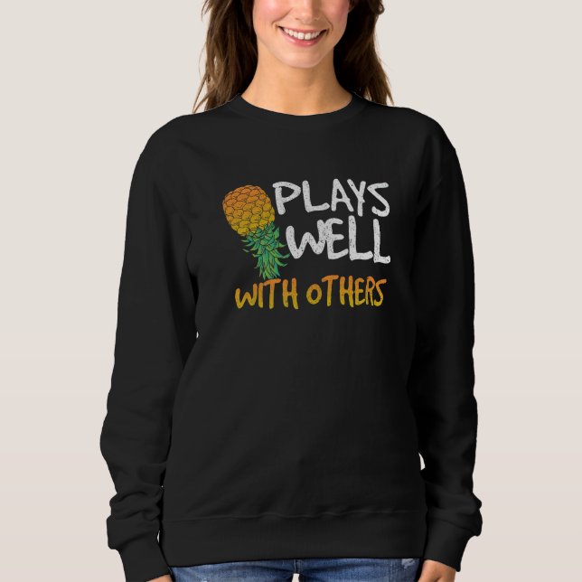 Sweatshirt Plays Well With Others  Pineapple Swinger Couple P (Devant)