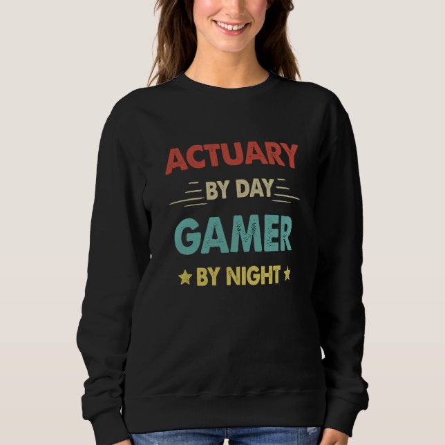 Sweatshirt Retro Actuary By Day Gamer By Night (Devant)