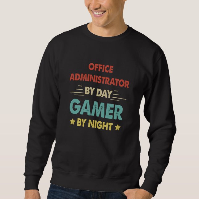Sweatshirt Retro Office Administrator By Day Gamer By Night (Devant)