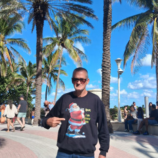 Sweatshirt Santa Claus relaxes before the Christmas on a Grey