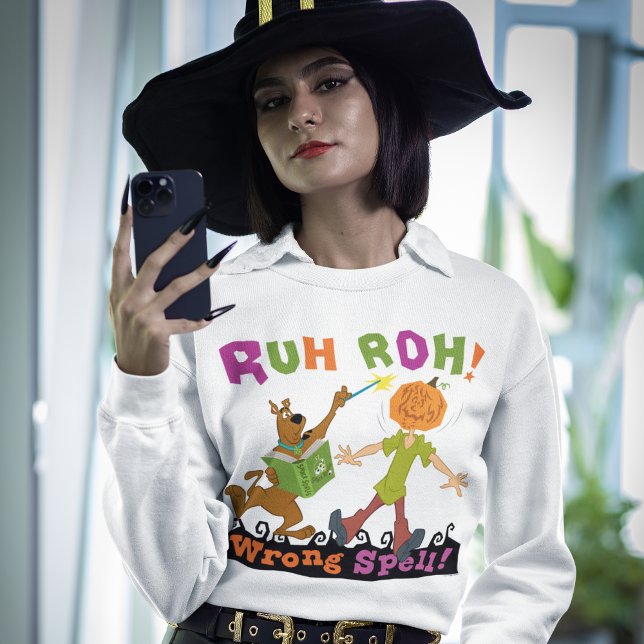 Sweatshirt Scooby-Doo | Ruh Roh ! Mauvais sort ! (Person wearing sweater over collared shirt)