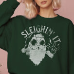 Sweatshirt Sleighin It Funny Père Noël Sleigh Noël<br><div class="desc">Préparez-vous à "Sleighin' It" cette saison de vacances avec un T-shirt à thème Père Noël amusant! Faites passer la joie de Noël avec humour et puns qui feront plaisir à tout le monde. C'est une excellente idée cadeau de Noël pour toute la famille et les amis, garanti pour apporter rire...</div>