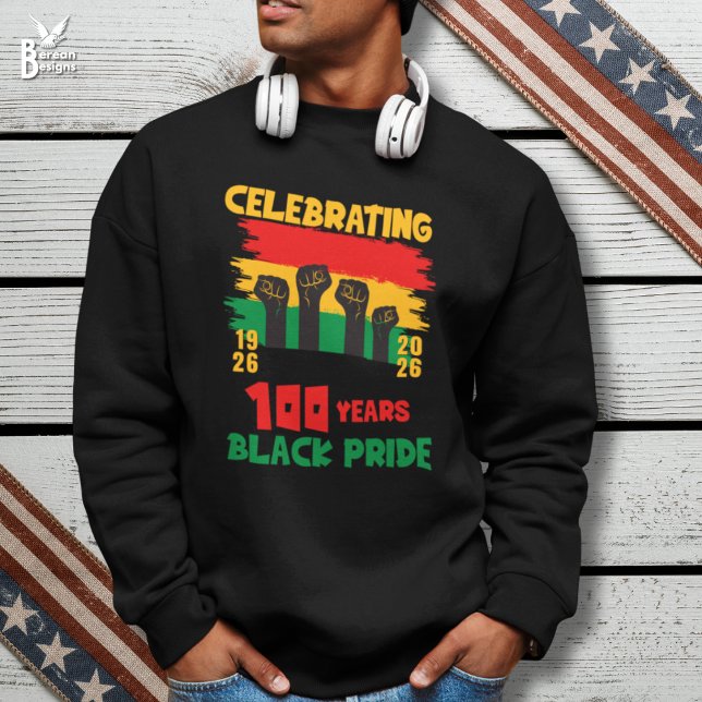 Sweatshirt Souvenir Centenaire Mois de l'histoire des Noirs C (Stylish Black History Month sweatshirt celebrating centenary with brushstrokes and power fists)