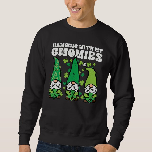 Sweatshirt St Patricks Day Hanging With Gnomies Gnomes Men Wo (Devant)