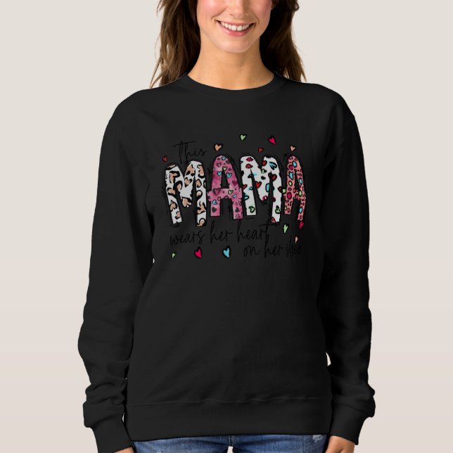 Sweatshirt This Mama Wears Her Heart On Her Sleeve Valentines (Devant)