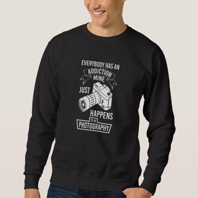 Sweatshirt Tout le monde a une dépendance   La mienne arrive  (Devant)