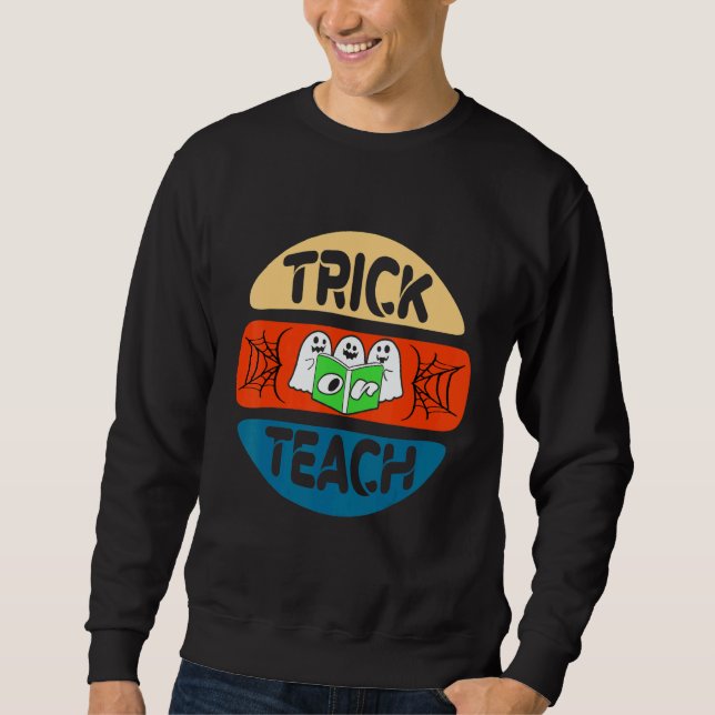 Sweatshirt Trick Or Teach One Spooky Teacher Messy Bun Hallow (Devant)