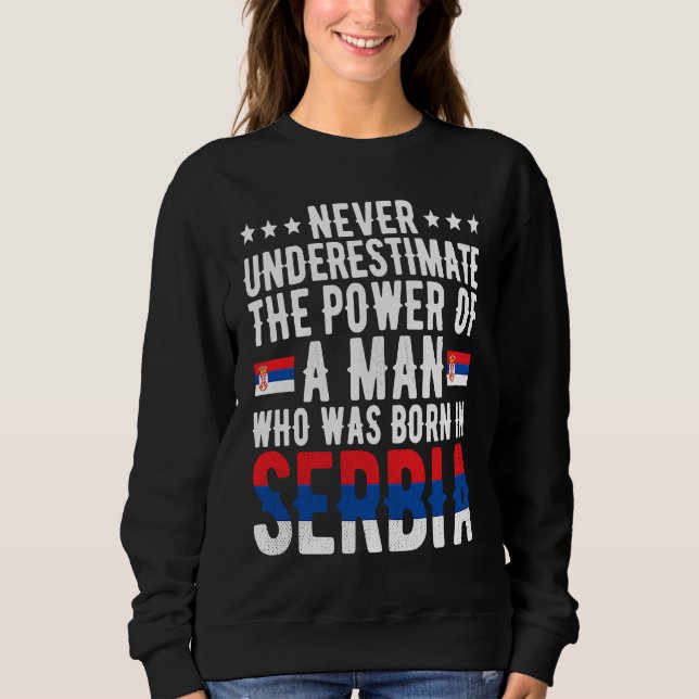 Sweatshirt Un Homme Né En Serbie Serbe Drapeau Serbe Roo Serb (Devant)