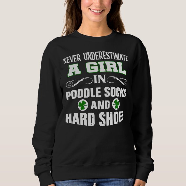 Sweatshirt Une Fille En Chaussettes De Poodle Et Chaussures D (Devant)