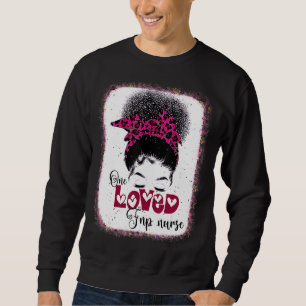 Sweatshirt Une Infirmière Fnp Amoureuse Messy Bun Leopard Lov