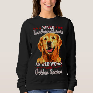 Sweatshirt Une Vieille Femme Avec Un Récupérateur D'Or
