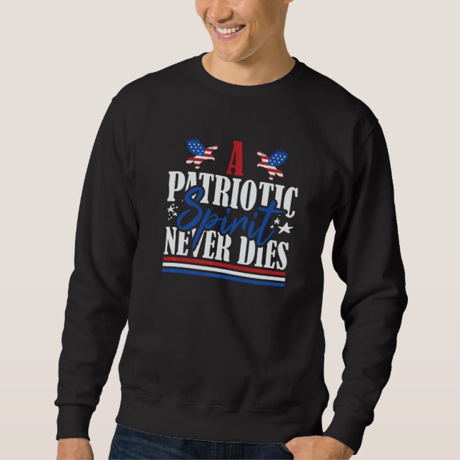 Sweatshirt Veteran US Flag A Patriotic Spirit Never Dies   (Devant)