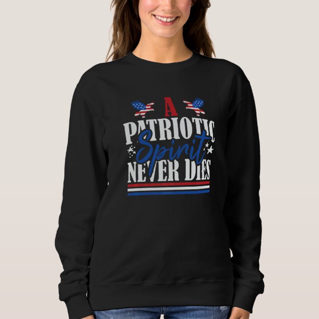 Sweatshirt Veteran US Flag A Patriotic Spirit Never Dies   (Devant)