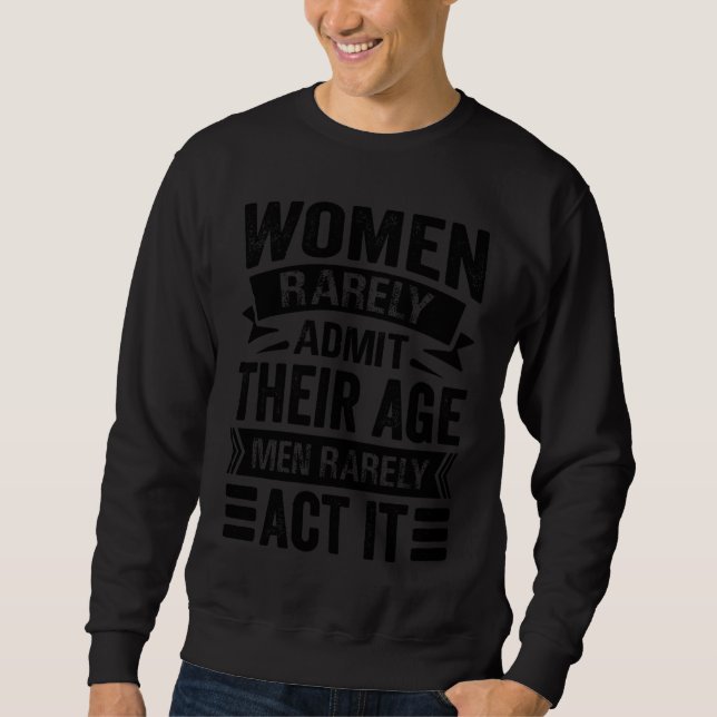 Sweatshirt Women Rarely Admit Their Age Men Rarely Act It (Devant)