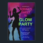 Sweet 16 Anniversaire Glow Party Invitation<br><div class="desc">Cette invitation présente un thème de fête éclatant qui est parfait pour une douce fête de 16 ans. Le texte vert néon est un contraste éclatant par rapport à l'arrière - plan sombre. Un graphique en silhouette d'adolescents qui dansent est l'accent parfait.</div>