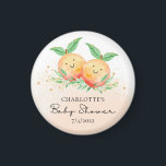 Sweet Little Peaches C'est Twins Magnet<br><div class="desc">Des petits pêches douces sont en cours de conception baby shower avec d'adorables pêches posées sur un lave-aquarelle. Visitez notre boutique pour voir notre collection de modèles jumeaux pêche.</div>