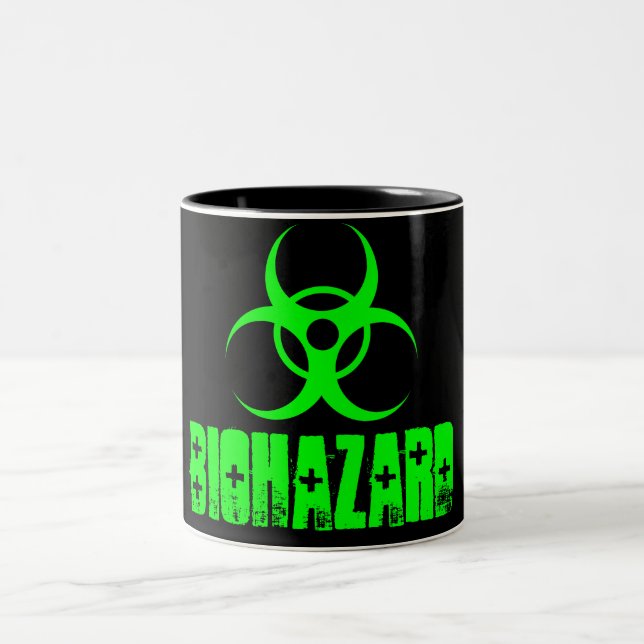 Symbole de Biohazard sur la tasse de café verte (Centre)