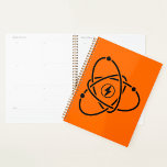 Symbole de l'énergie atomique Science et technolog<br><div class="desc">Organisez vos journées avec de l'énergie haute tension à l'aide de ce planificateur en spirale d'énergie atomique. Doté d'un atome noir dynamique et d'un graphisme éclair sur une couverture orange vif, ce planificateur est parfait pour les étudiants, les professionnels et les amateurs de science qui aiment rester sur la voie...</div>