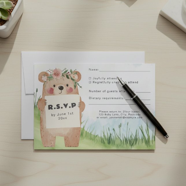 Symbole de maintien de l'ours mignon carte RSVP (Cute bear-themed RSVP card for kids’ events, with playful flowers and space for guest responses.)