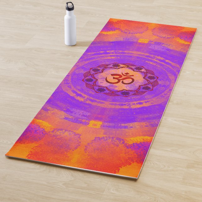 Symbole Ohm, mandala - tapis de yoga orange (En situation)