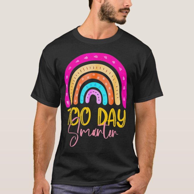 T-shirt 100 Days Smarter Teacher Rainbow 2022, 100th Day O (Devant)