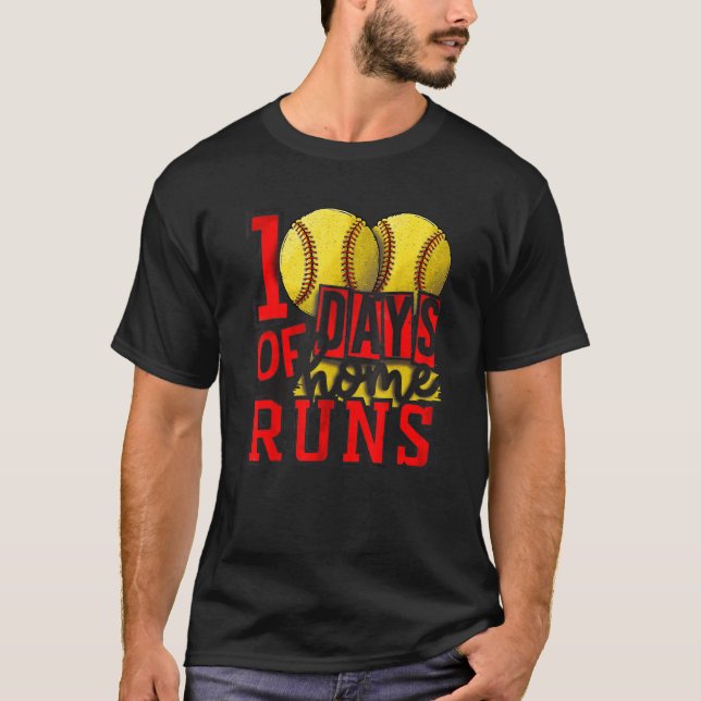 T-shirt 100 Jours De Maison Exécute Le Softball 100E Jour  (Devant)